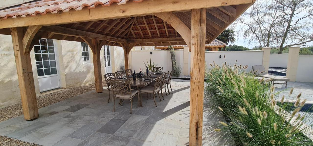 Dom Peyreton Prestige Cottages Set In A Charming Wine Property Villegouge Bagian luar foto