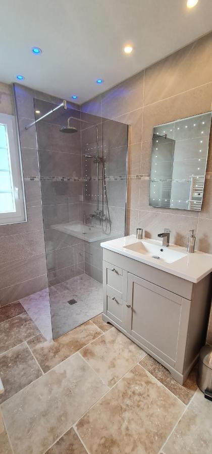 Dom Peyreton Prestige Cottages Set In A Charming Wine Property Villegouge Bagian luar foto