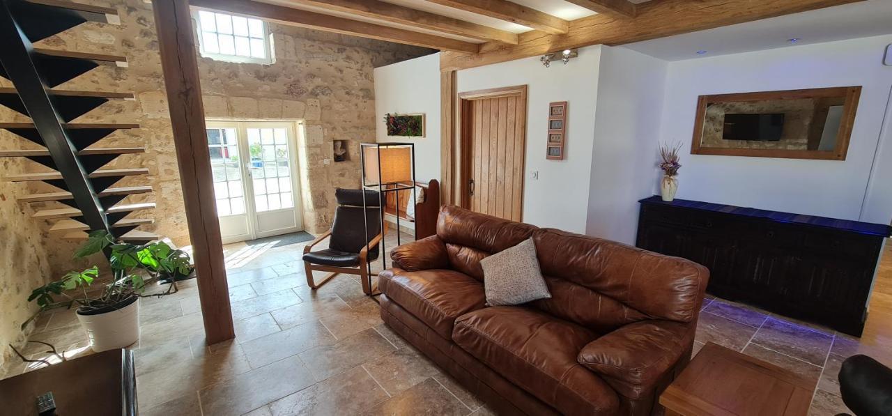 Dom Peyreton Prestige Cottages Set In A Charming Wine Property Villegouge Bagian luar foto