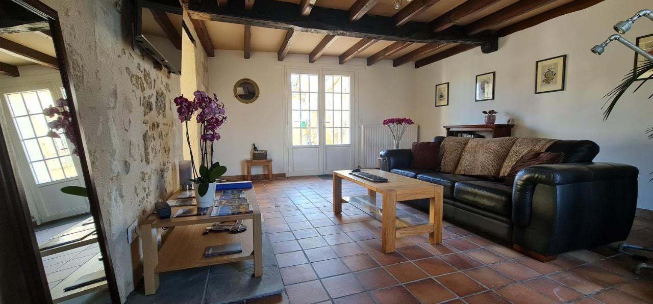 Dom Peyreton Prestige Cottages Set In A Charming Wine Property Villegouge Bagian luar foto