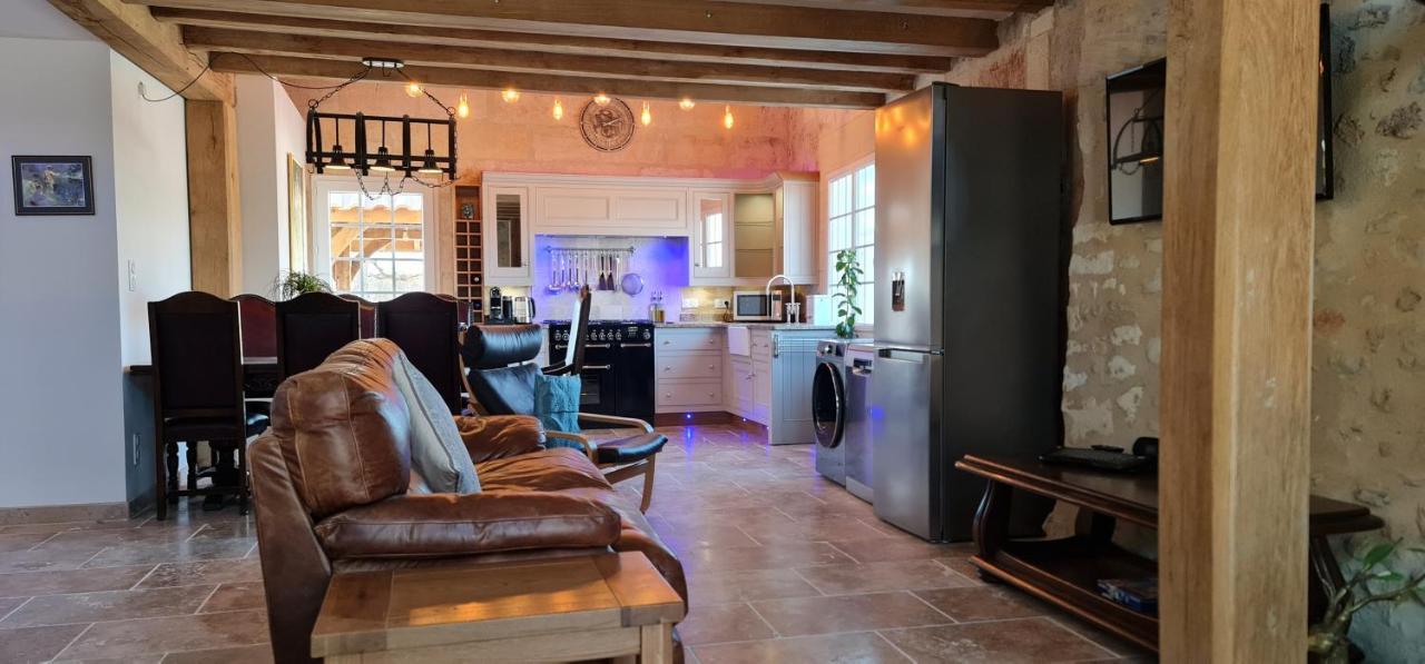Dom Peyreton Prestige Cottages Set In A Charming Wine Property Villegouge Bagian luar foto