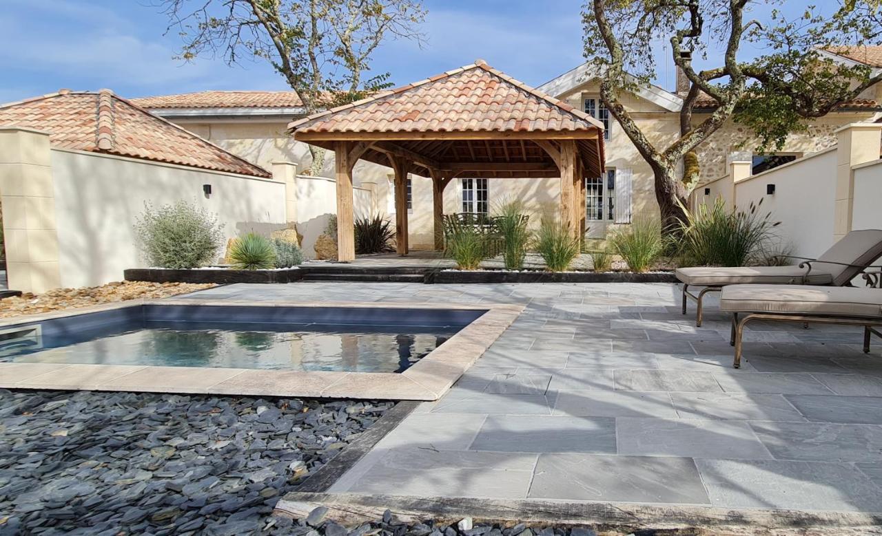 Dom Peyreton Prestige Cottages Set In A Charming Wine Property Villegouge Bagian luar foto
